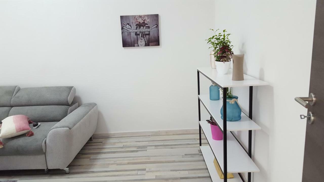 PUY Apartment Imperia *** מראה חיצוני תמונה