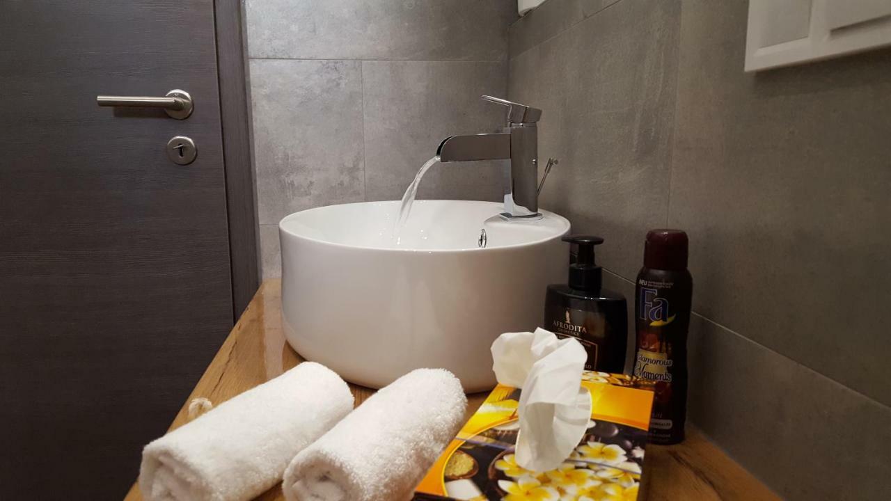 PUY Apartment Imperia *** מראה חיצוני תמונה